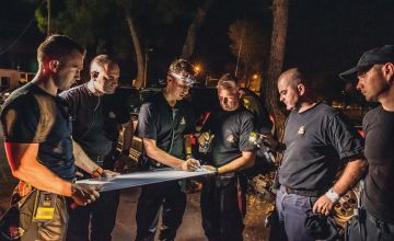 Dojazd do miejsca zakwaterowania w m. Seres, po przekroczeniu greckiej granicy. Planowanie działań na następny dzień, fot. Piotr Zwarycz / Zespół Prasowy KG PSP