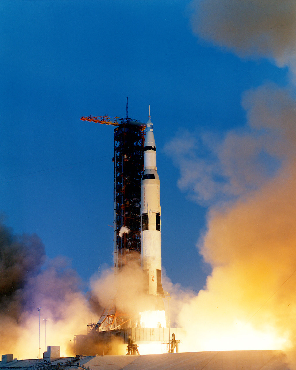 Apollo 13 podczas startu / fot. Wikipedia (domena publiczna)