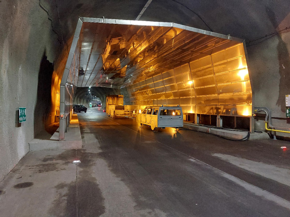 Symulacja pożaru pojazdów w tunelu (Zentrum am Berg)/ fot. Aleksander Kucharczyk / KW PSP we Wrocławiu