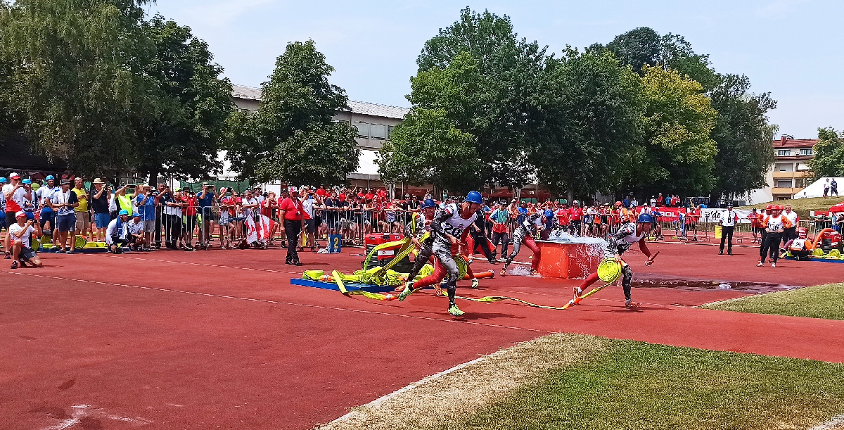 Zmagania Polaków podczas konkurencji pożarnicze ćwiczenie bojowe / fot. Szymon Ławecki / Biuro Edukacji KG PSP