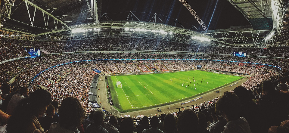 Tragiczna w skutkach panika najczęściej występuje w dużym tłumie, np. w takich miejscach jak stadiony czy hale sportowe fot. Pixabay