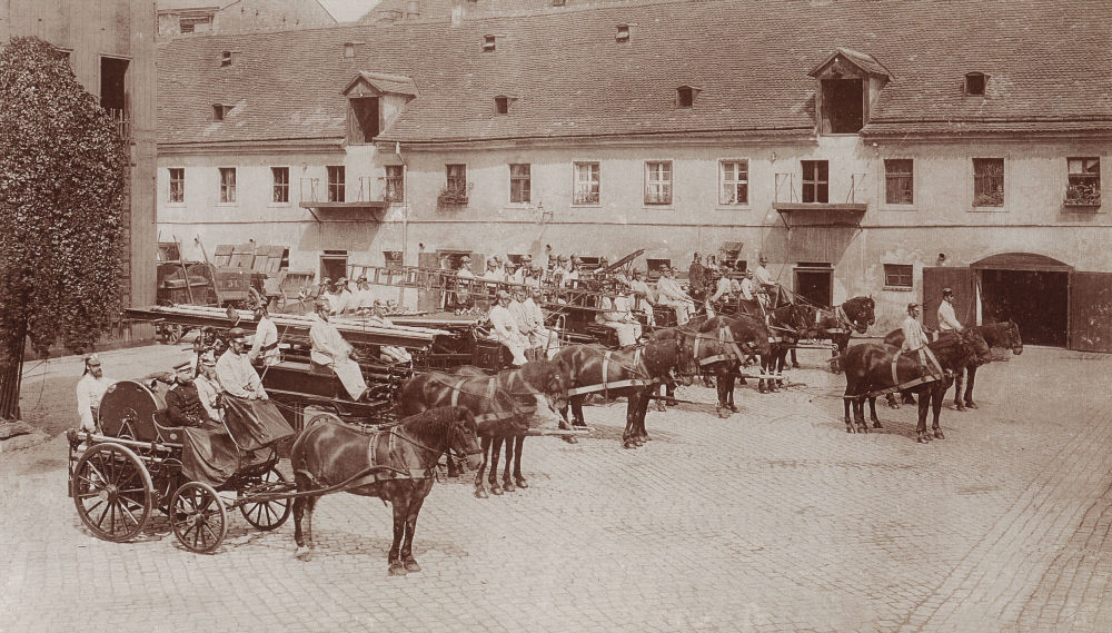 Siedziba i tabor Miejskiej Straży Zawodowej w Królewskiej Hucie, ok. 1910 r. / fot. ze zbiorów autora