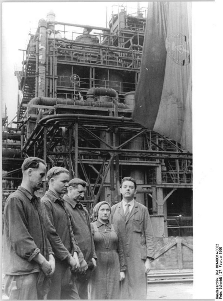 Upamiętnienie minutą ciszy zmarłych górników z Zwickau  fot. Bundesarchiv, Bild 183-68314-0002 / Schmidt / Wikipedia (CC-BY-SA 3.0)