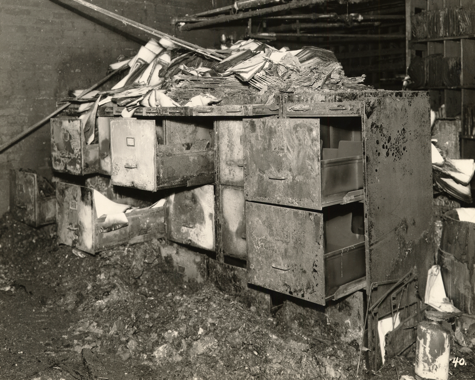 Tyle zostało po sali z dokumentacją rentgenowską po pożarze w 1929 r.  fot. Cleveland Clinic / Wikipedia (CC BY 4.0)