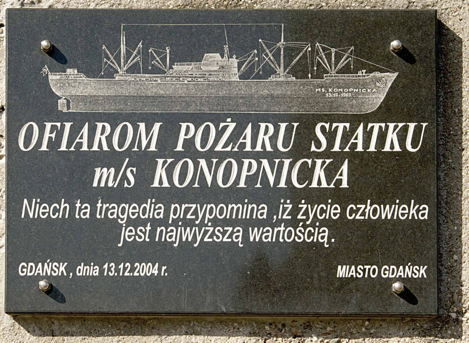 22 stoczniowców pracujących na statku m/s Konopnicka zginęło na skutek pożaru. Tragedia wydarzyła się 13 grudnia 1961 r.  fot. Topory, Wikipedia (CC BY-SA 3.0)