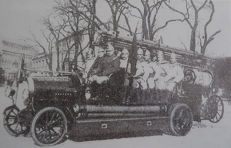 Samochód pożarniczy na podwoziu marki Hansa-Lloyd zakupiony dla Warszawskiej Straży Ogniowej w 1916 r.