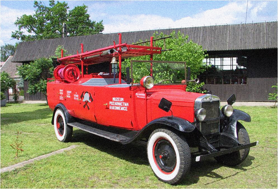 Samochód pożarniczy na podwoziu marki Chevrolet z 1929 r. Wielkopolskie Muzeum Pożarnictwa w Rakoniewicach - oddział zamiejscowy CMP w Mysłowicach