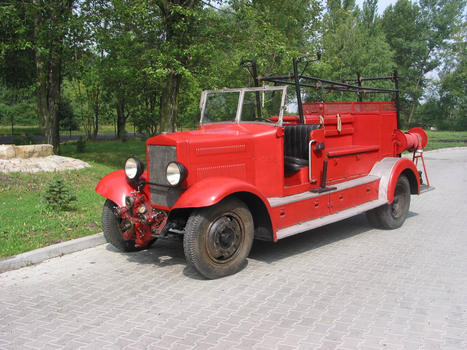 Autopogotowie Polski Fiat 621L z 1938 r. Zbiory CMP w Mysłowicach