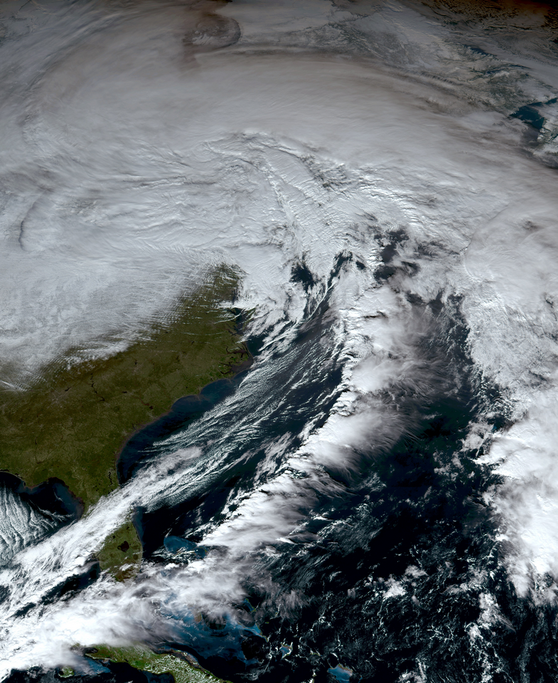 Zdjęcie satelitarne cyklonu Elliott na godziny przed uderzeniem w Buffalo fot. NOAA's GOES 16 Satellite - AWS S3 Explorer / Wikipedia, domena publiczna 