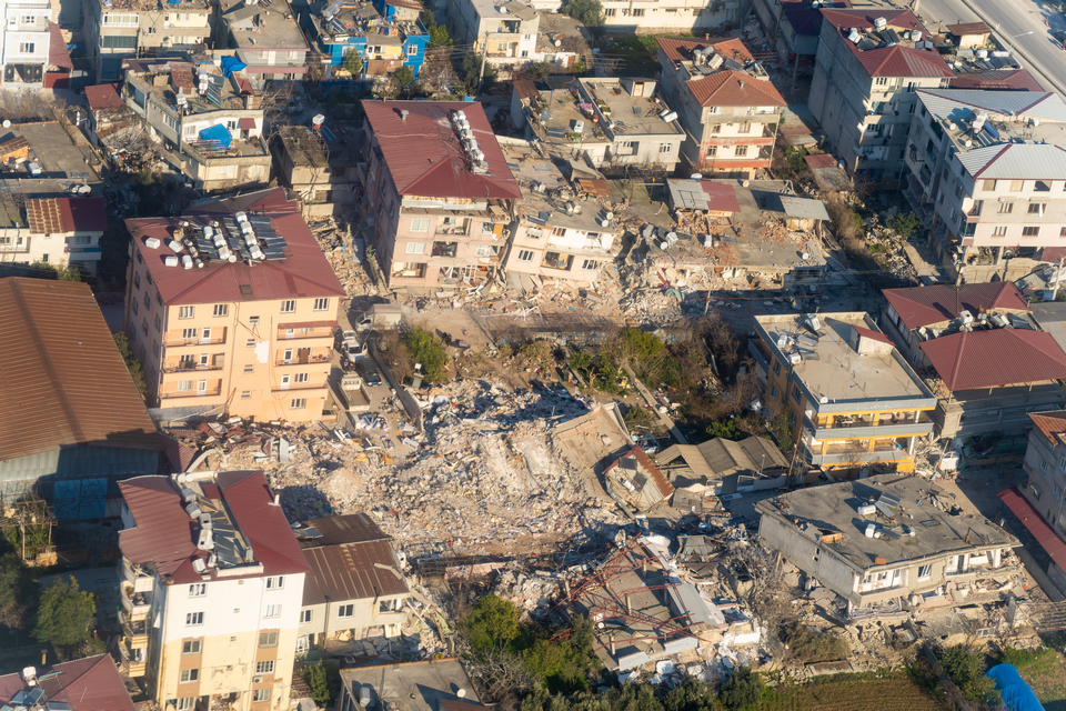 Tragiczne zniszczenia po trzęsieniu ziemi - Turcja, prowincja Hatay, 19 lutego 2023 r.  fot. Ron Przysucha / Departament Stanu USA