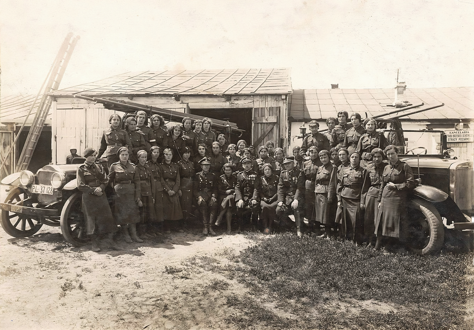 Członkinie Żeńskiej Służby Pożarniczej, Brześć nad Bugiem, lata 30. XX w.  fot. arch. Michała Malisza