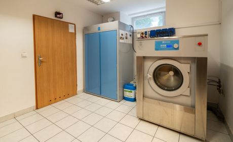 Pomieszczenie do czyszczenia środków ochrony indywidualnej  fot. Kacper Pakuła