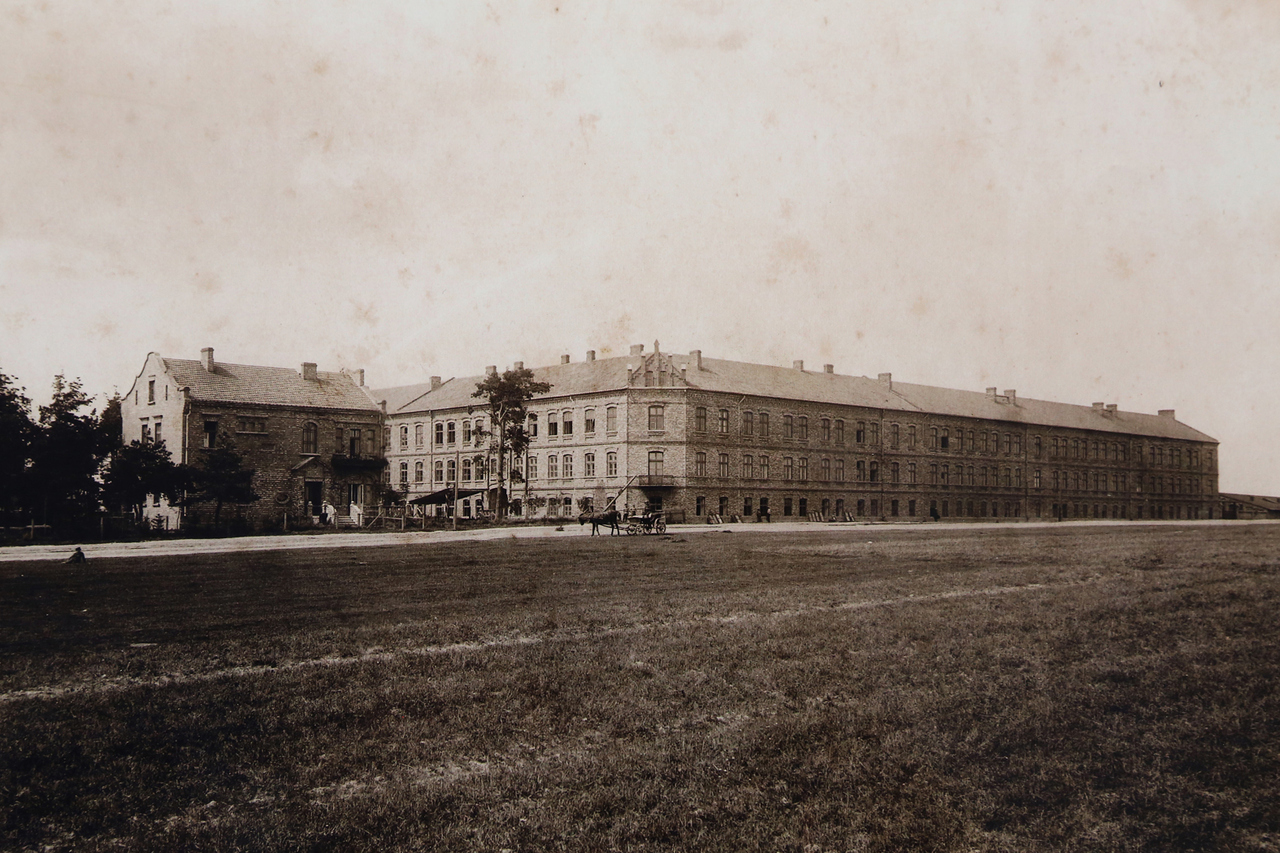 Koszary wojskowe Zacisze w 1909 r. fot. Archiwum Państwowe w Częstochowie, autor zdjęcia nieznany