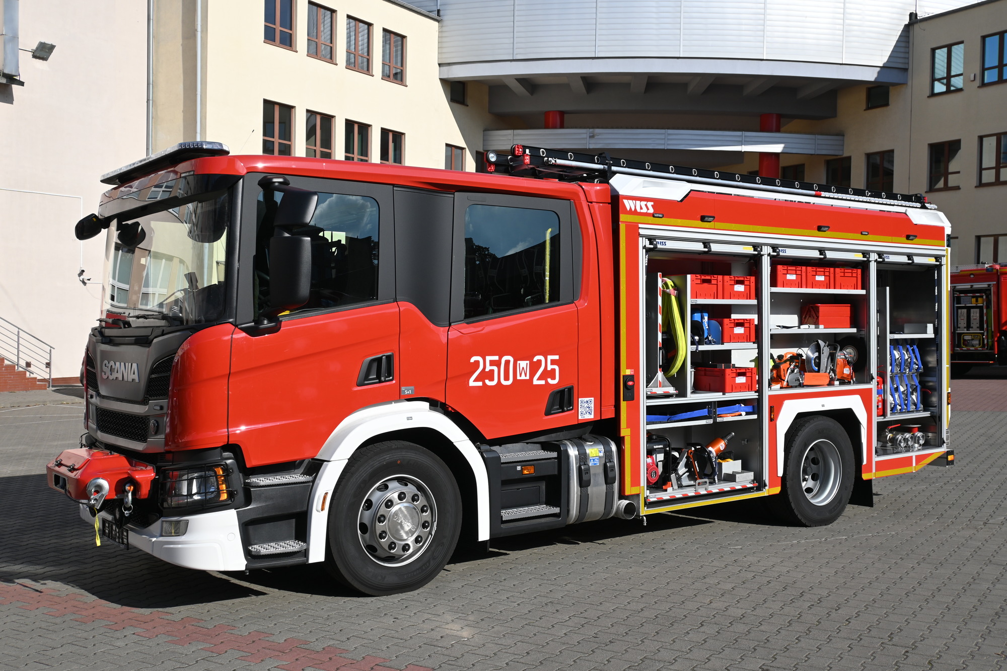 3. Ciężki samochód ratowniczo-gaśniczy kategorii miejskiej (4x2) na podwoziu Scania P360B4x2NZ