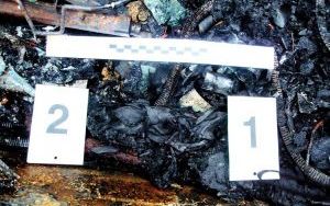 Charakterystyczne ślady podpaleń samochodów osobowych (3)