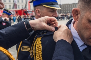 Symboliczne założenie pagonów młodszego kapitana/ fot. Piotr Zwarycz