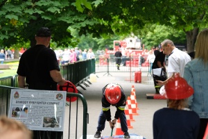 Młody zawodnik w jednej z konkurencji minizawodów Firefighter Combat/ fot. Karol Kierzkowski