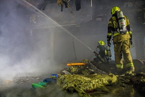 Dogaszanie trwało przed wejściem saperów i jeszcze długo po ich wyjściu i odnalezieniu ofiar fot. Łukasz Nowak / KW PSP w Opolu