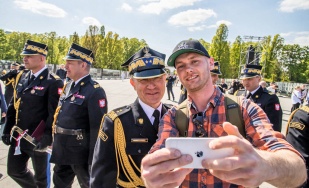 Zdjęcie z szefem formacji na pamiątkę