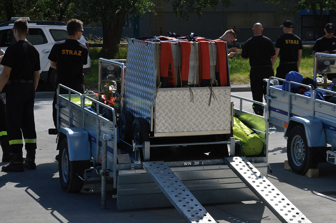 Dzięki wózkowi transportowemu rozwinięcie linii gaśniczej nie wymaga już ingerencji ratowników