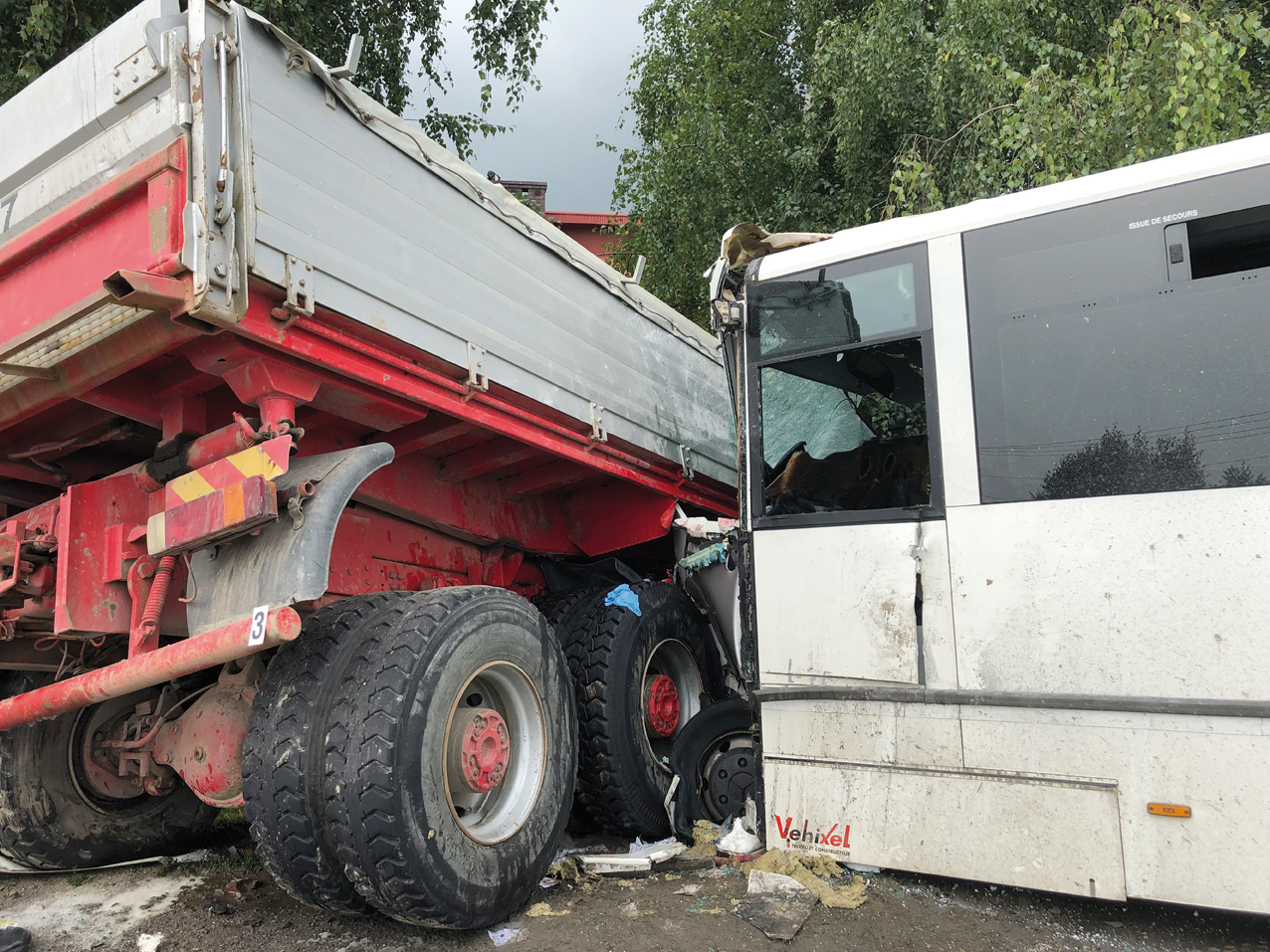 Wypadek w Świniarsku na Sądecczyźnie. Ciężarówka.