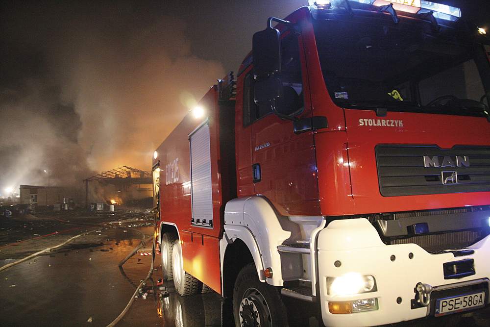 Fot. 9 Pożar zakładu recyklingu materiałów niebezpiecznych