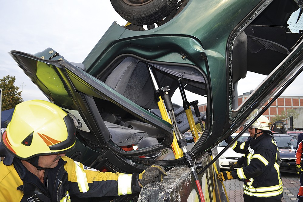 Fot. 7. Skuteczna stabilizacja po wyparciu obu rozpieraczy nawet bez użycia podpór mechanicznych. Ręczne otwarcie drzwi