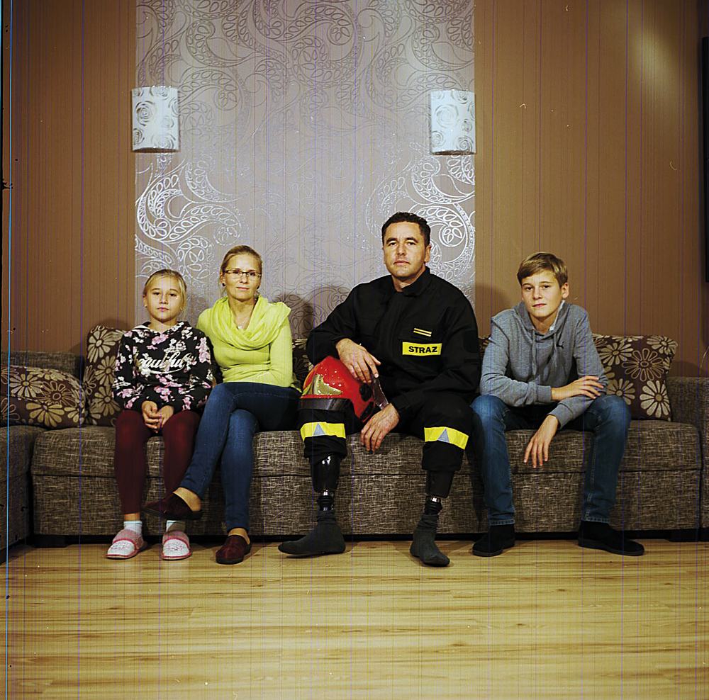 Fot. 1. Wilczyński stracił w wypadku wozu strażackiego obie nogi. Jego dzieci są podopiecznymi Fundacji Dorastaj z Nami