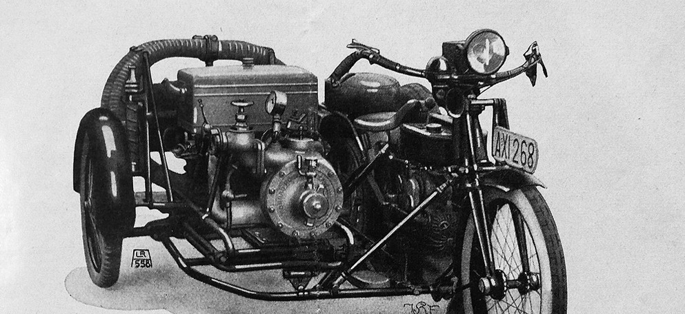Motocykl przystosowany do przewozu motopompy firmy Rosenbauer z 1925 r.